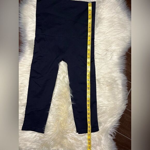 Belly Bandit Mother Tucker Capri black postpartum compression Leggings sz Medium - Picture 9 of 9